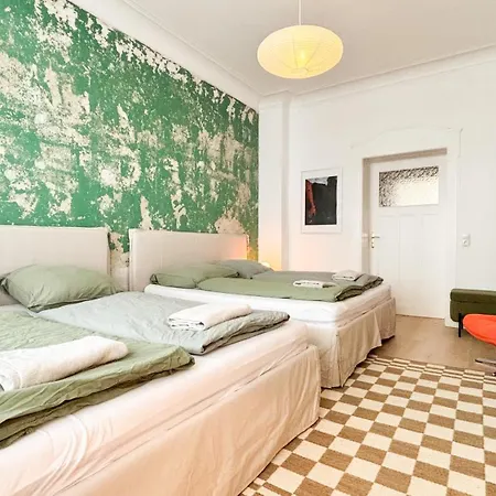 Schoene Altbauwohnung Mit 2 Privaten Parkplaetzen Fuer Bis Zu 8 Personen Im Leipziger Westen * Leipzig