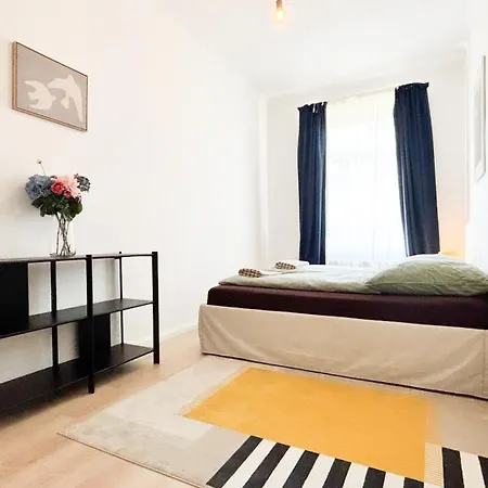 Schoene Altbauwohnung Mit 2 Privaten Parkplaetzen Fuer Bis Zu 8 Personen Im Leipziger Westen Apartamento Leipzig