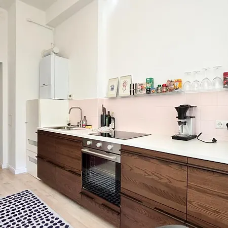 Schoene Altbauwohnung Mit 2 Privaten Parkplaetzen Fuer Bis Zu 8 Personen Im Leipziger Westen