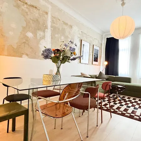 Schoene Altbauwohnung Mit 2 Privaten Parkplaetzen Fuer Bis Zu 8 Personen Im Leipziger Westen Apartamento Leipzig