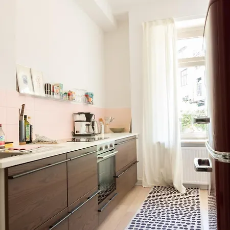 Schoene Altbauwohnung Mit 2 Privaten Parkplaetzen Fuer Bis Zu 8 Personen Im Leipziger Westen Apartamento Leipzig