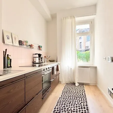 Schoene Altbauwohnung Mit 2 Privaten Parkplaetzen Fuer Bis Zu 8 Personen Im Leipziger Westen *