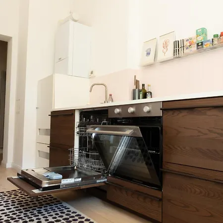 Schoene Altbauwohnung Mit 2 Privaten Parkplaetzen Fuer Bis Zu 8 Personen Im Leipziger Westen * Leipzig