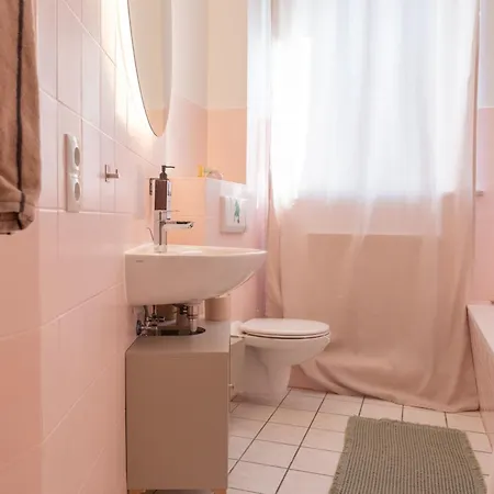 Schoene Altbauwohnung Mit 2 Privaten Parkplaetzen Fuer Bis Zu 8 Personen Im Leipziger Westen