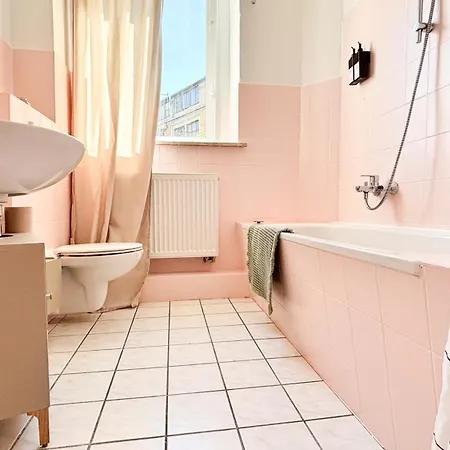 Schoene Altbauwohnung Mit 2 Privaten Parkplaetzen Fuer Bis Zu 8 Personen Im Leipziger Westen Apartamento