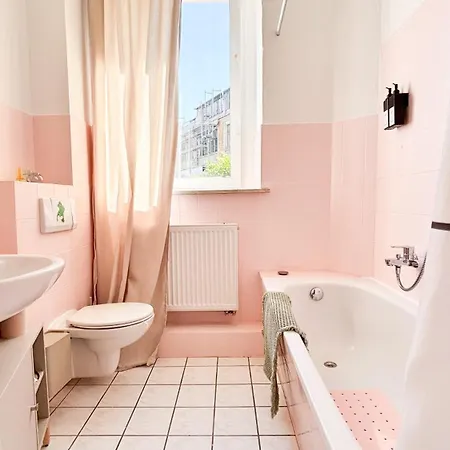 Apartamento Schoene Altbauwohnung Mit 2 Privaten Parkplaetzen Fuer Bis Zu 8 Personen Im Leipziger Westen *
