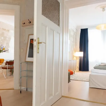 Schoene Altbauwohnung Mit 2 Privaten Parkplaetzen Fuer Bis Zu 8 Personen Im Leipziger Westen Apartamento Leipzig