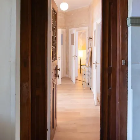 Apartamento Schoene Altbauwohnung Mit 2 Privaten Parkplaetzen Fuer Bis Zu 8 Personen Im Leipziger Westen *