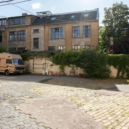 Schoene Altbauwohnung Mit 2 Privaten Parkplaetzen Fuer Bis Zu 8 Personen Im Leipziger Westen *
